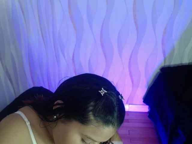 LauraBree webcam