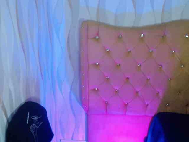 LauraBree webcam