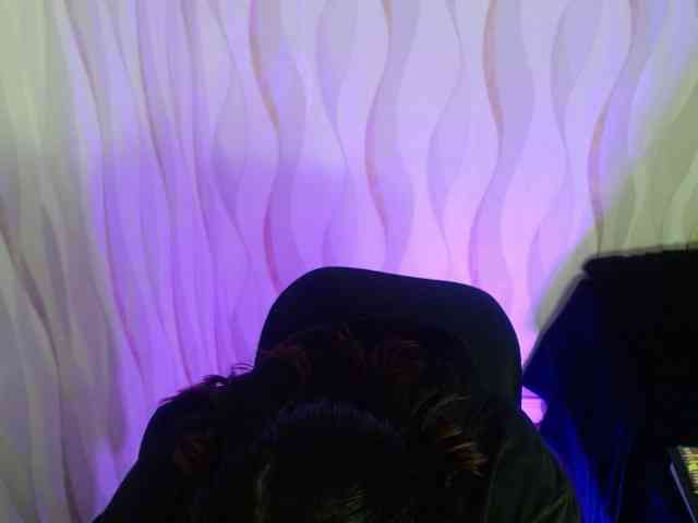 LauraBree webcam
