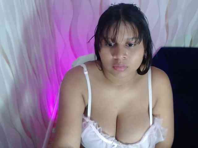 LauraBree webcam
