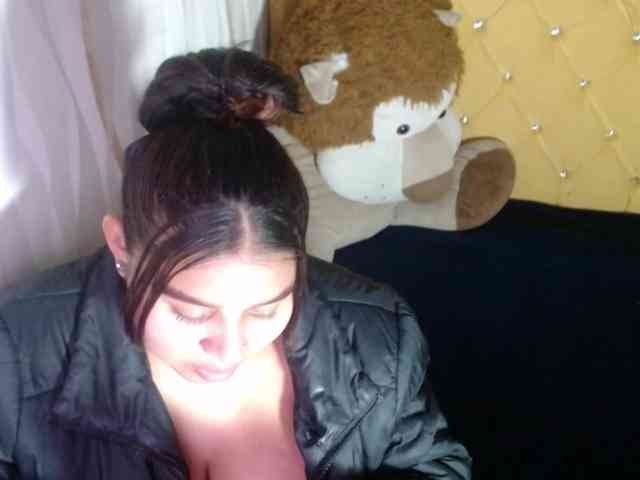 LauraBree webcam