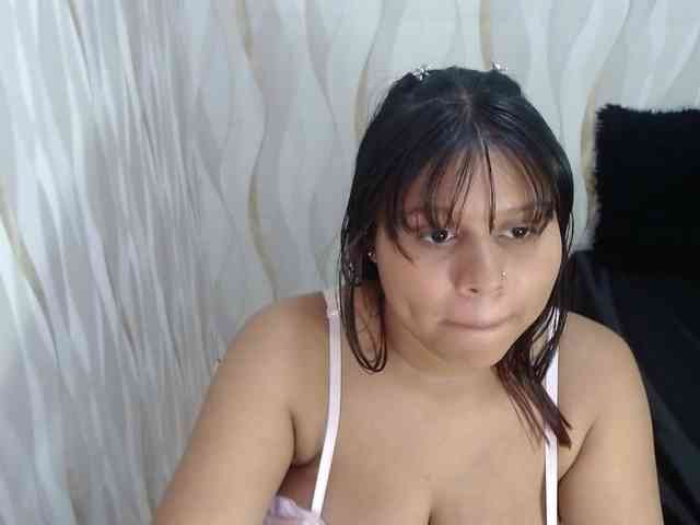 LauraBree webcam