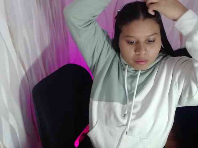 LauraBree webcam