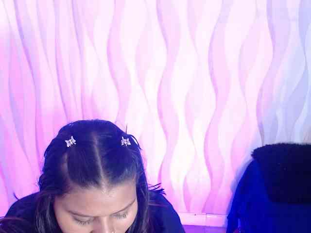 LauraBree webcam