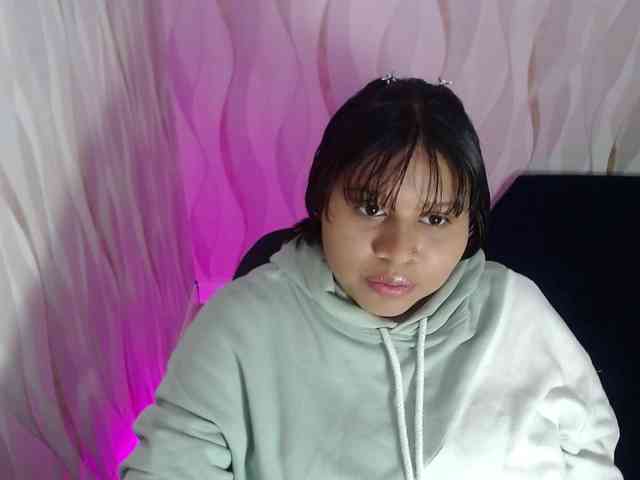 LauraBree webcam
