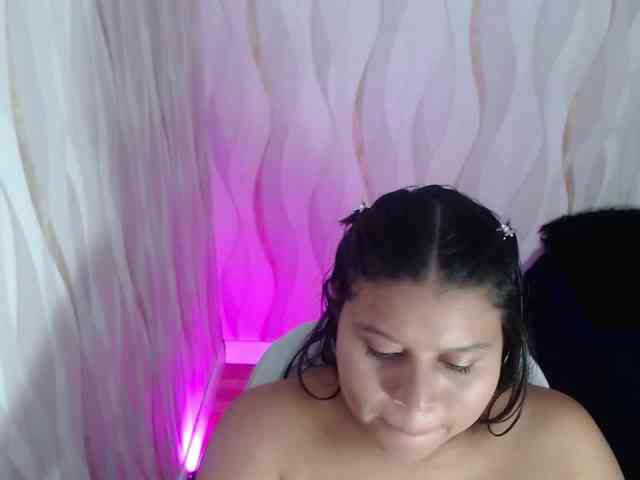 LauraBree webcam