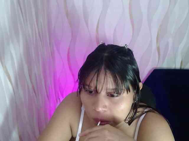 LauraBree webcam