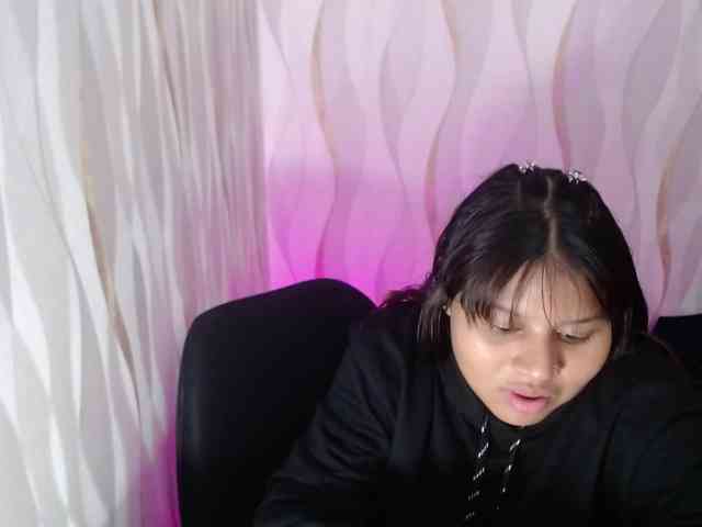 LauraBree webcam