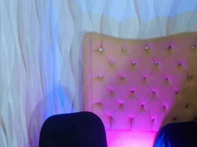 LauraBree webcam