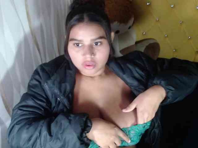 LauraBree webcam