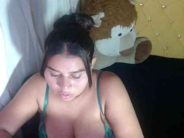LauraBree webcam