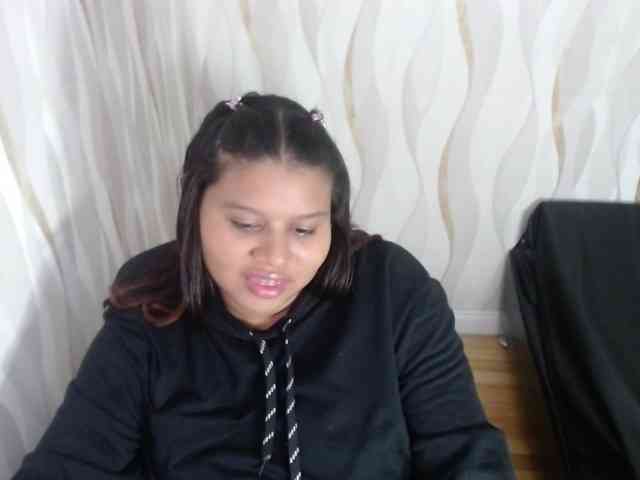 LauraBree webcam