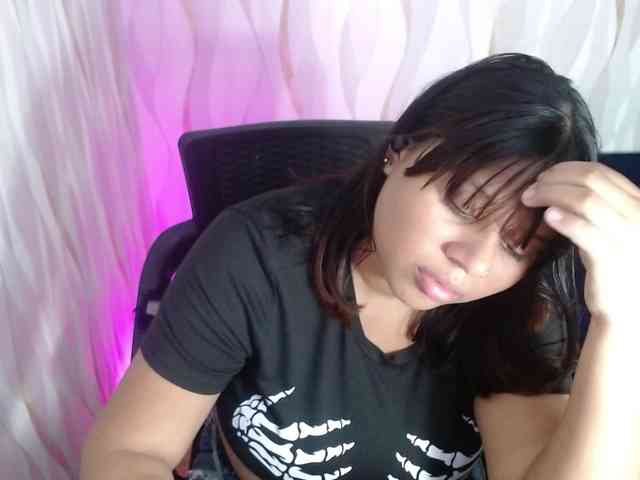 LauraBree webcam