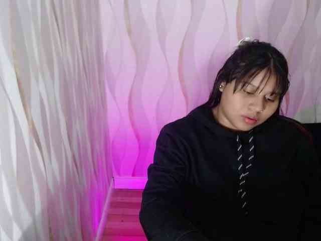 LauraBree webcam