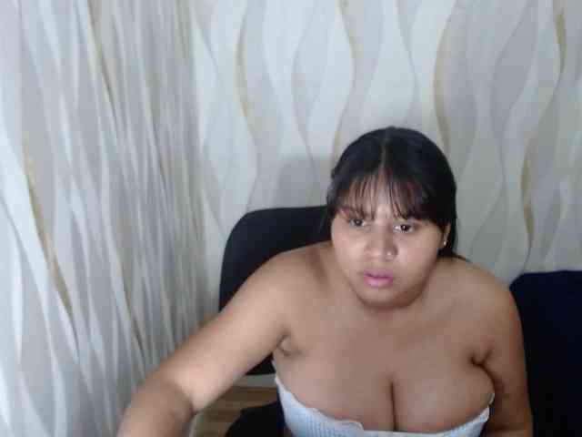 LauraBree webcam