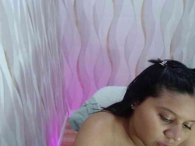 LauraBree webcam