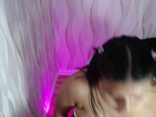 LauraBree webcam