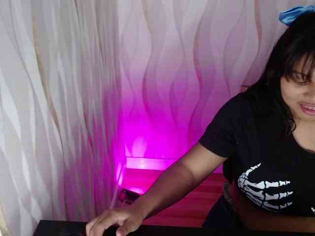 LauraBree webcam