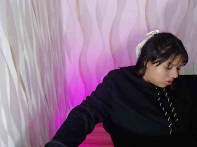 LauraBree webcam