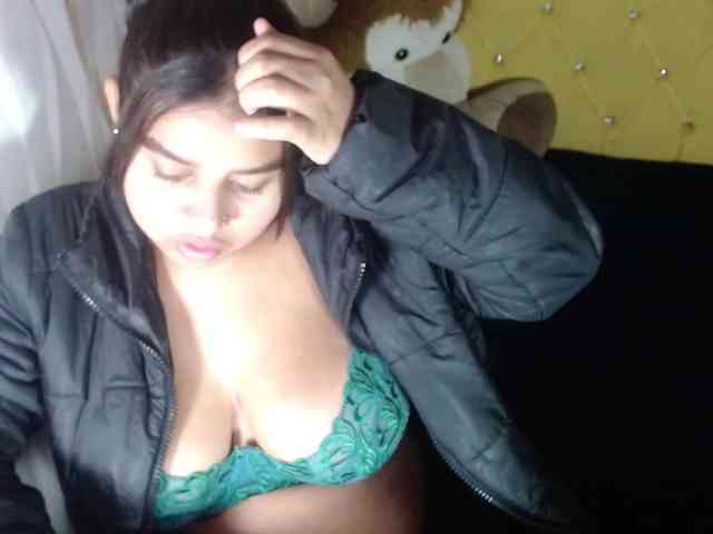 LauraBree webcam