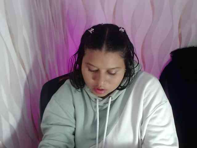 LauraBree webcam