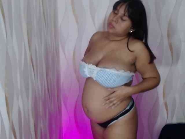 LauraBree webcam