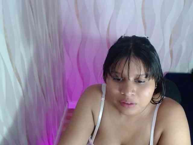 LauraBree webcam