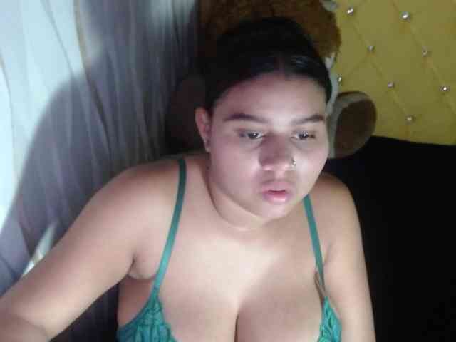 LauraBree webcam
