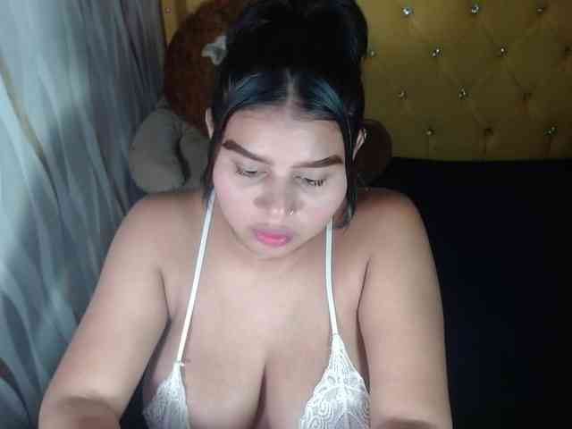 LauraBree webcam