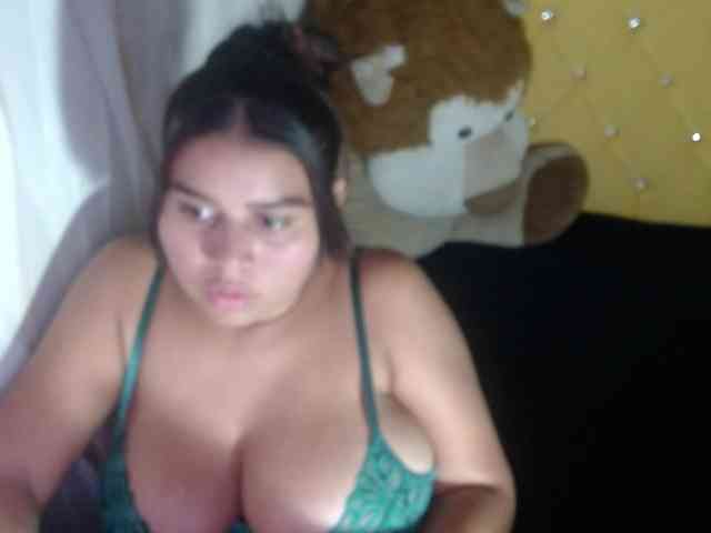 LauraBree webcam