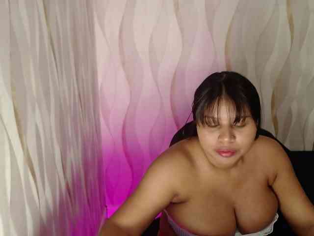 LauraBree webcam
