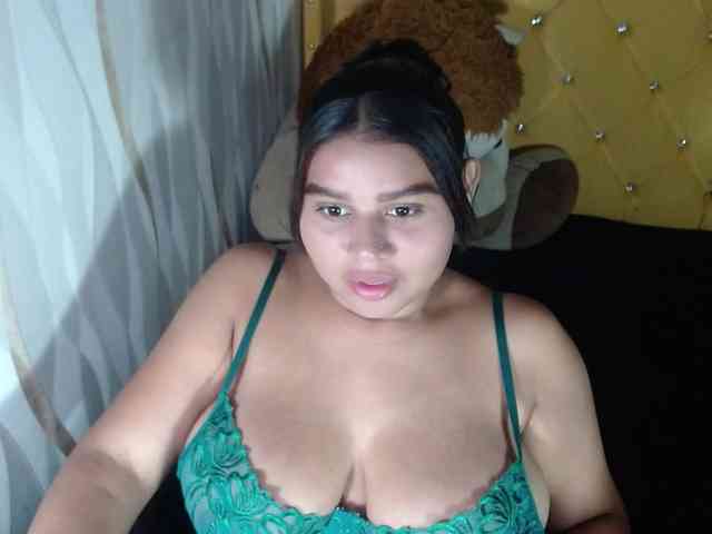 LauraBree webcam