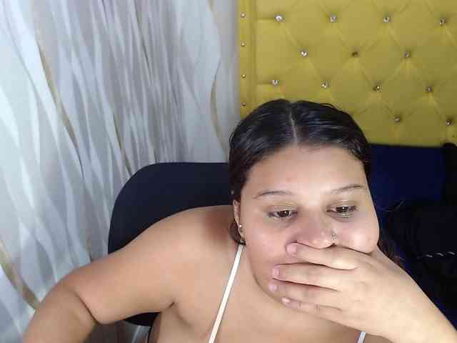 LauraBree webcam