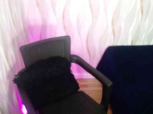 LauraBree webcam