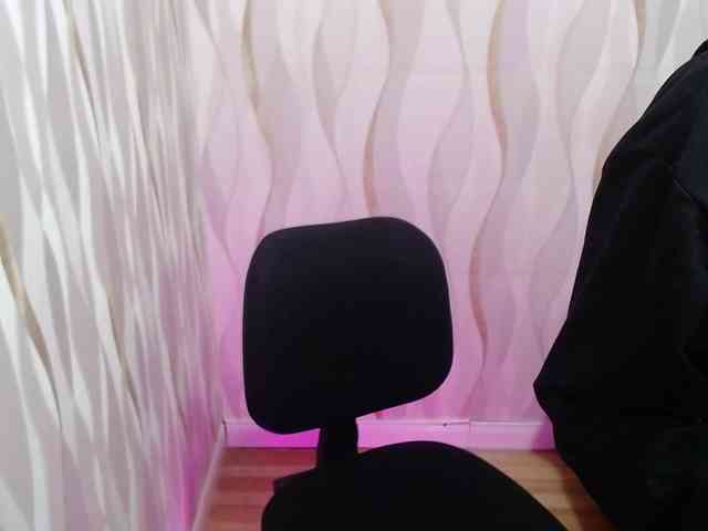 LauraBree webcam