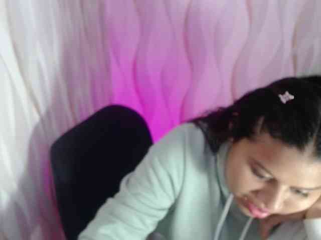 LauraBree webcam