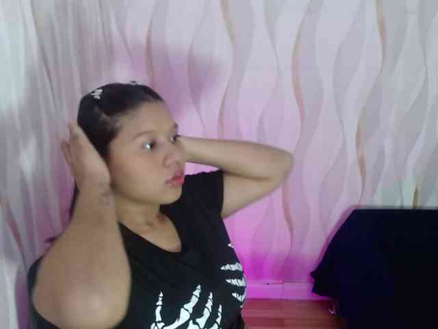 LauraBree webcam