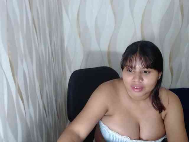 LauraBree webcam