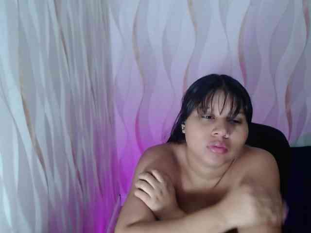 LauraBree webcam