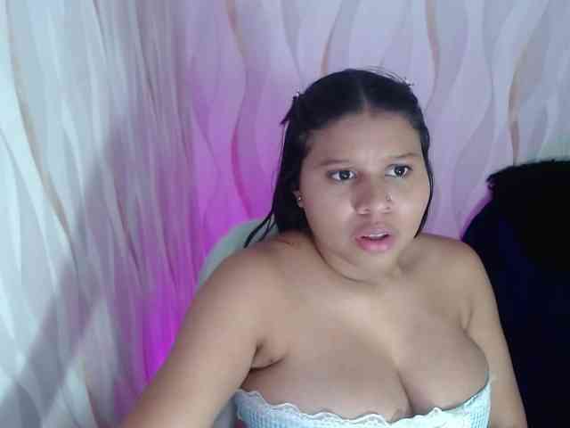 LauraBree webcam