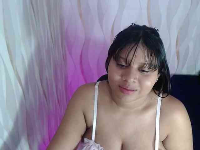 LauraBree webcam