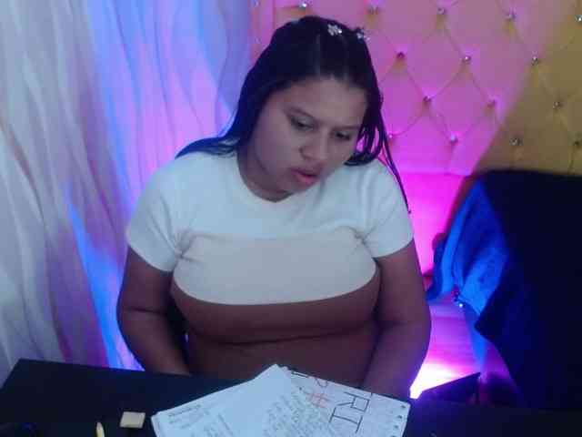 LauraBree webcam