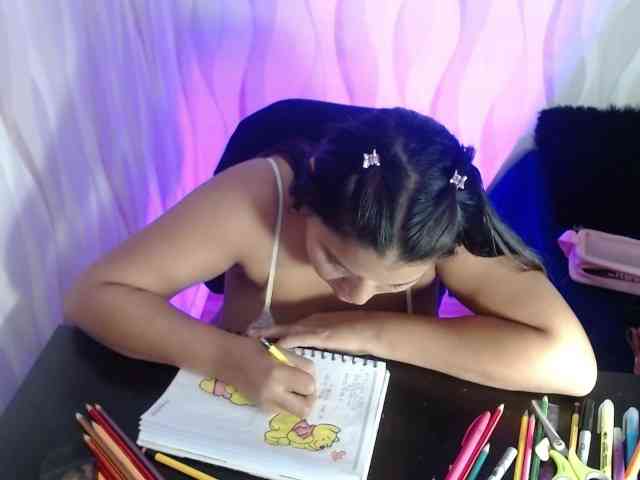 LauraBree webcam