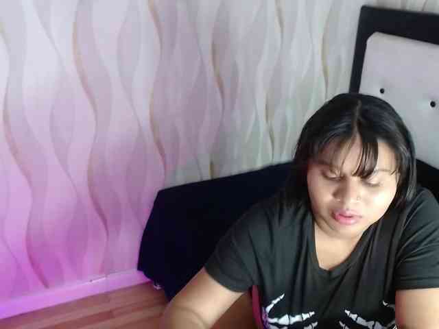 LauraBree webcam