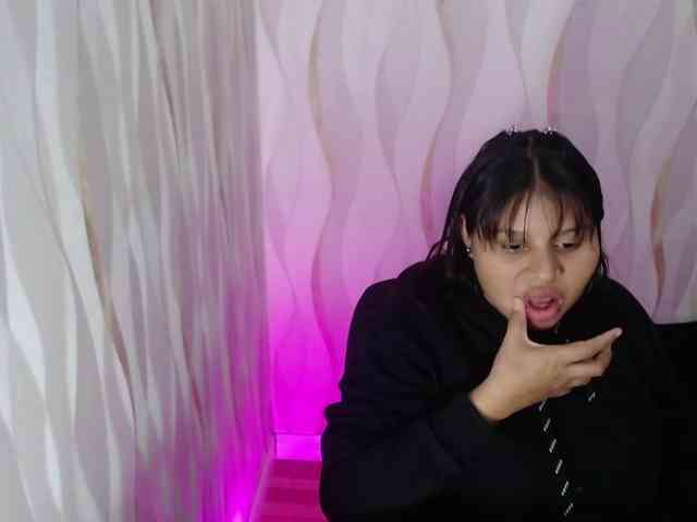 LauraBree webcam