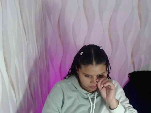 LauraBree webcam