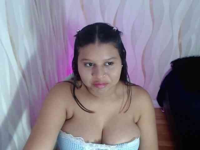 LauraBree webcam