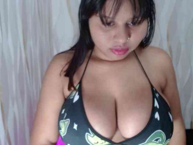 LauraBree webcam