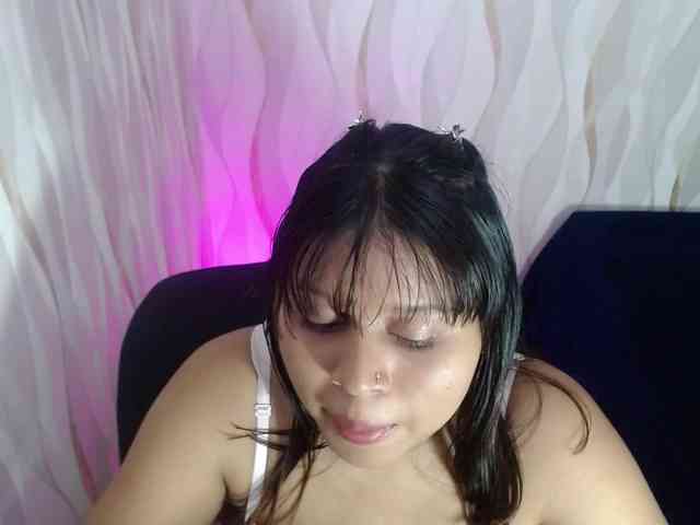 LauraBree webcam