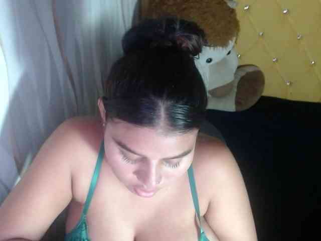 LauraBree webcam